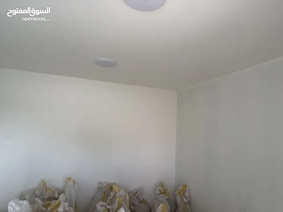 مستودع مع هنغر وسدة