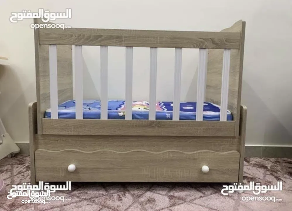 سرير بيبي هزاز مع درج تخزين اسفل التخت بحالة الجديد