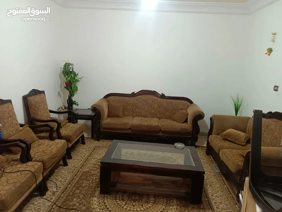 عمارة 4 طوابق و تسوية / بسعر شقة واحد