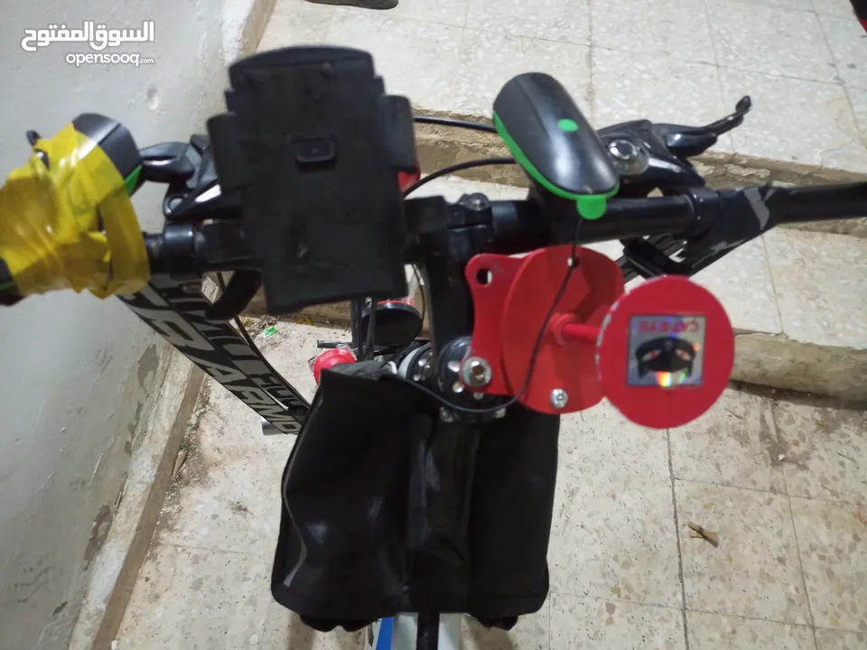 بسكليت جنط 26 ما فيه ولا غلطة البسكليت بحالة الوكالة استخدام6  البسكليت عليه علبة مي والي بتمسك عل