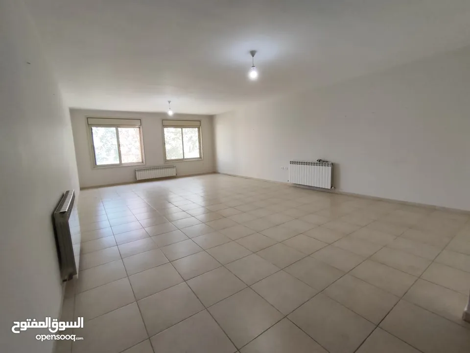 شقة مميزة للإيجار – الطيرة  مساحة واسعة وحديقة داخلية