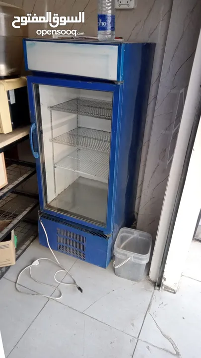 عده محل معجنات للبيع بسعر مغري