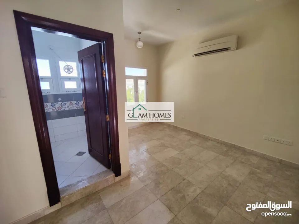 6 Bedrooms Villa for Rent in Shatti Al Qurum REF:589H