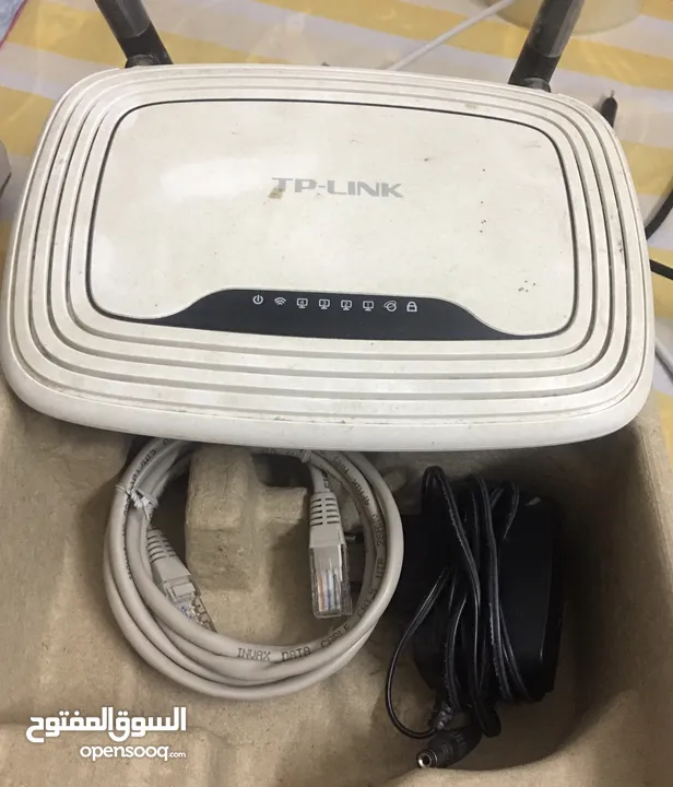 TP-LINK Wireless Router model TL-  WR841N 5 OMR negotiable on first pick