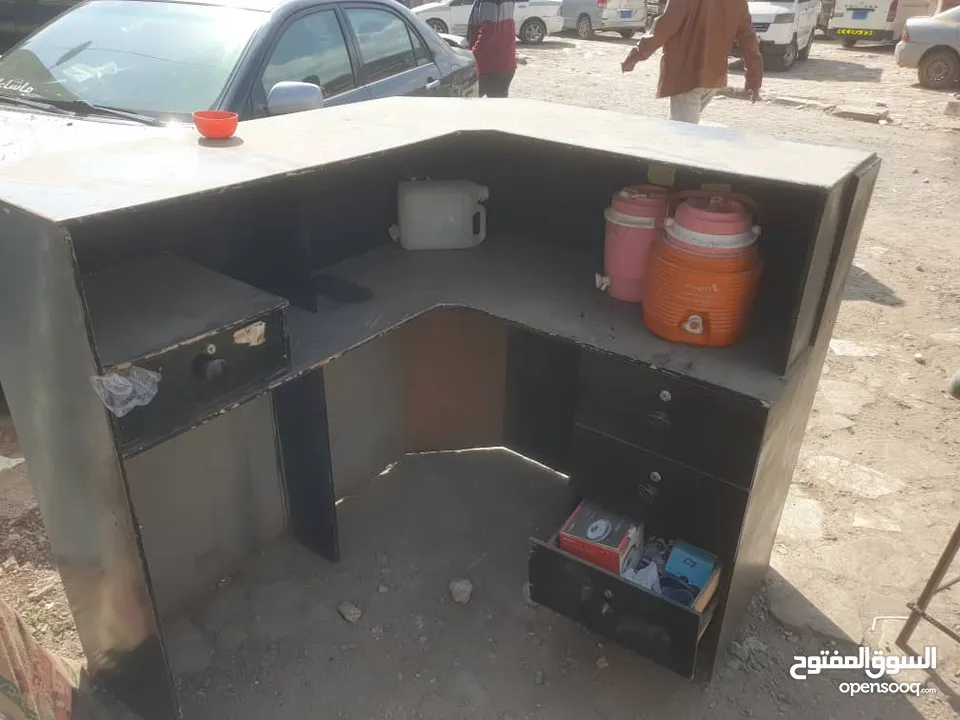 معدات مطعم متنوعه مستخدم نظيف للبيع اغلب المعدات جديده ولم يتم استخدامها وبحاله ممتازه والسعر مغري