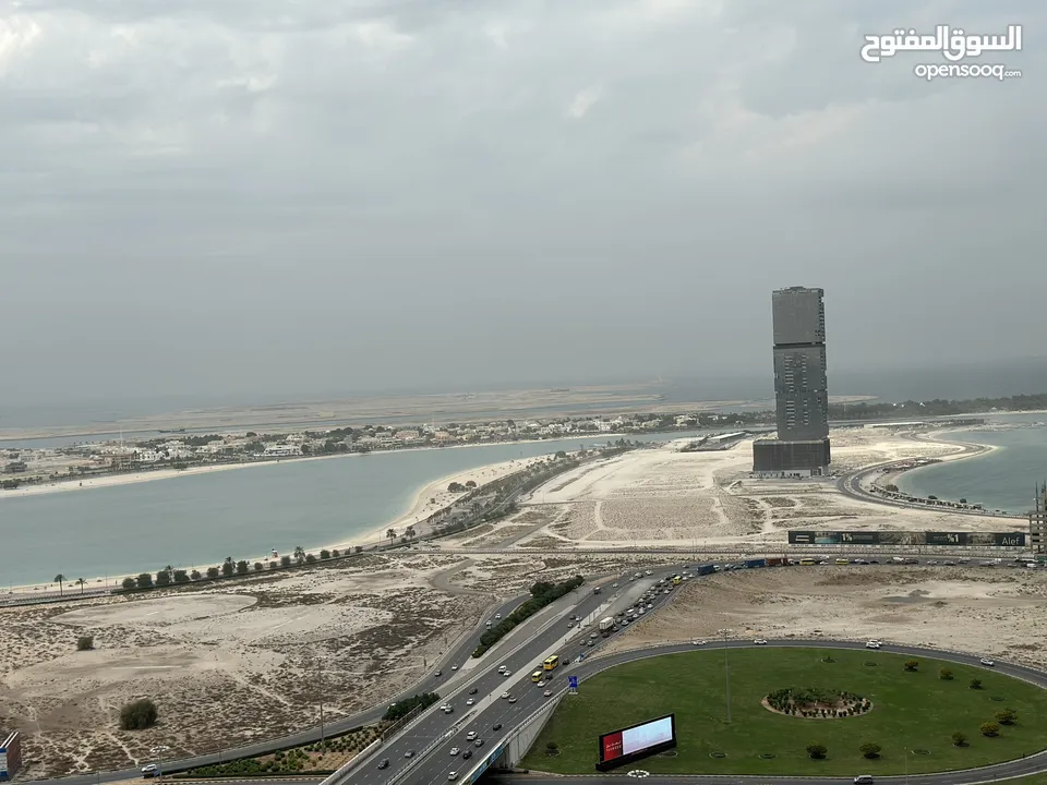 غرفة صغيرة للبنات فقط في ابراج الثرياء قريب جدا لصحارى مول و قريب جدا لمواصلات دبي