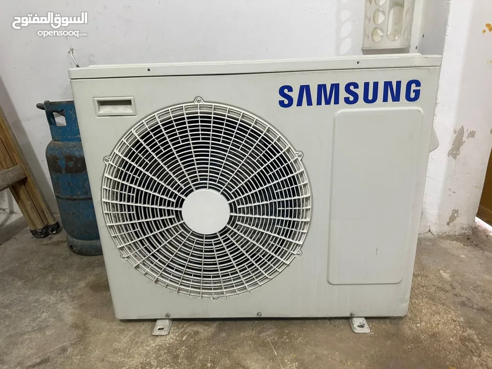 موجود مكيف طن ونص سامسونج استعمال اشي بسيط  المكيف شغال والغاز فل  للبيع