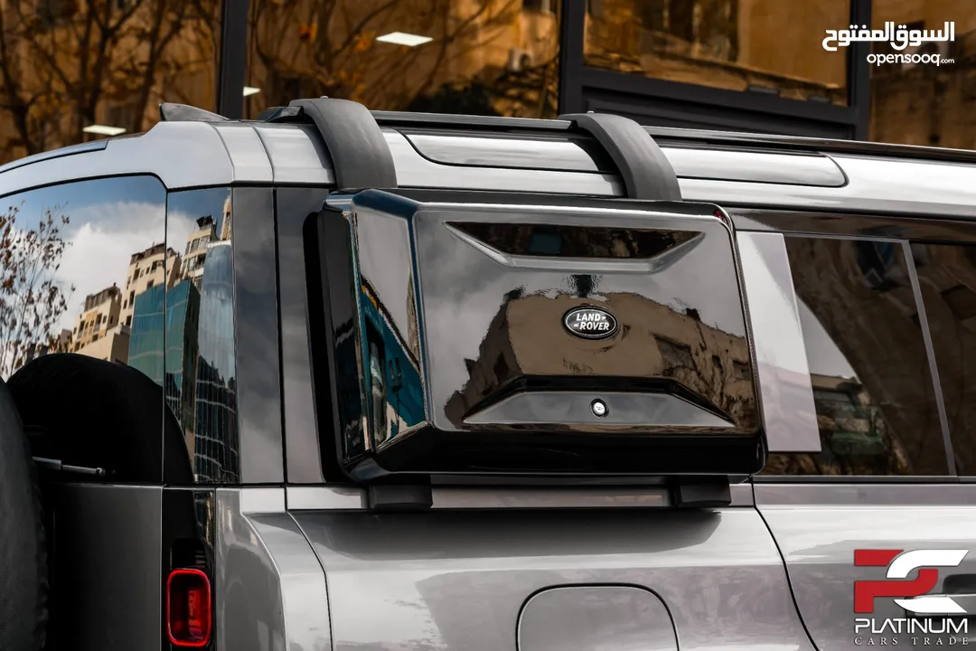 2022 Land Rover Defender P400 110 - Full Accessories Package