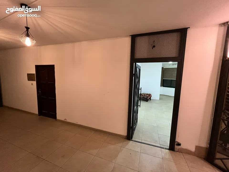 مكتب 20 متر مربع