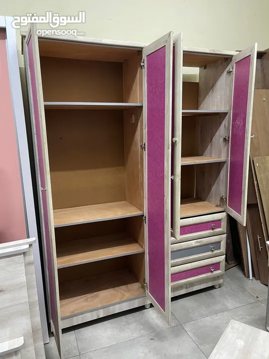 غرفة نوم بتختين مفرد وكومدينة ومكتبة وخزانة سعر حرق