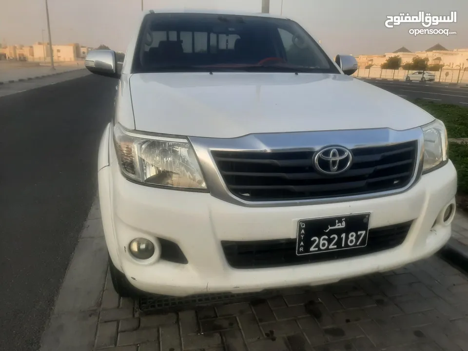 Toyota hilux 2700cc 4x4 petrol model 2014