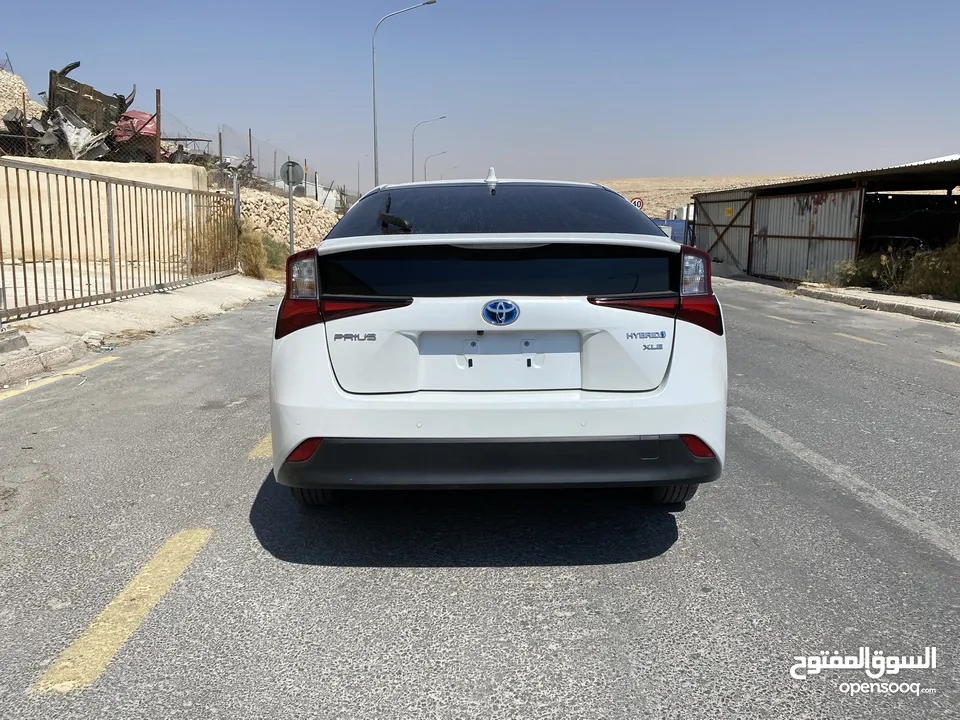 تويوتا بريوس تصلح للاعفاءات والجمرك 2022 ماشيه 10 الاف فحص 4 جيد صنف Xle فل كامل