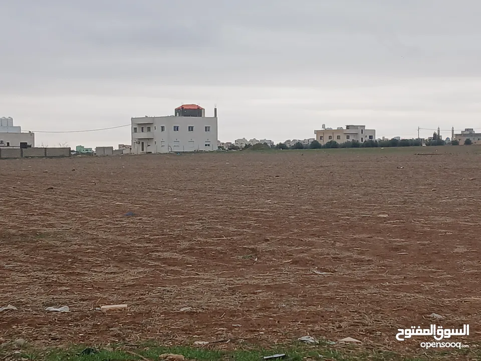 مادبا (الخطابية ) قطع اراضي مفروزة سكنية للبيع من المالك مباشرة بدون وساطات وعمولات منطقة فلل