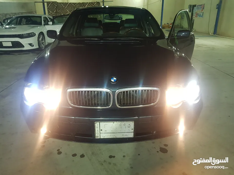 BMW / 2002 / 745