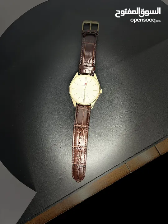 ساعة تومي هيلفيغر مثل الجديدة استخدام خفيف جدا كفالة مدى الحياة من اون تايم للساعات