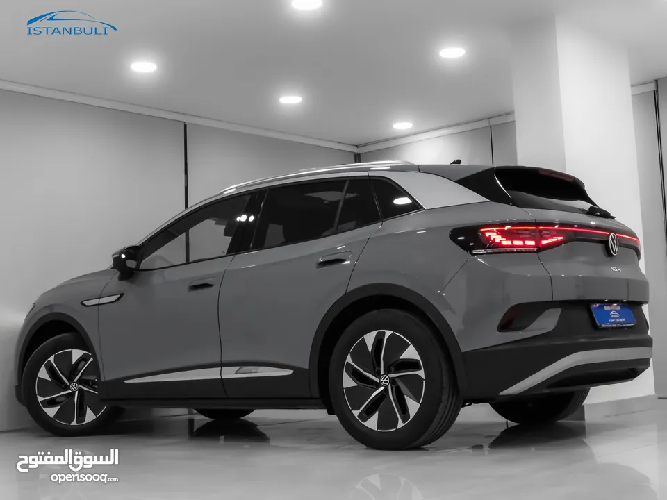 ID4 Pure+ 2022 بانوراما متحركة-بطارية كبيرة-فحص كامل-استعمال عمان