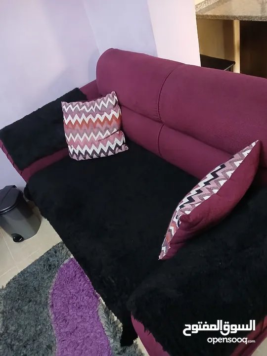 طقم كنب بحاله ممتازه مع لوازمها
