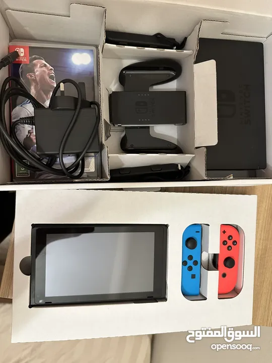 Nintendo switch brand new! No scratches,clean( comes with 3 games fifa 18,CNBC, SuperMarioOdyssey)