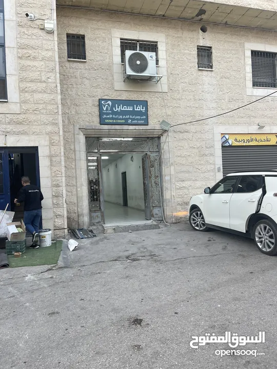 مكتب على الشارع الرئيسي قرب مول المغربي و عند جسر الدهيشه بمساحه  ما يقرب 44 متر للايجار الشهري