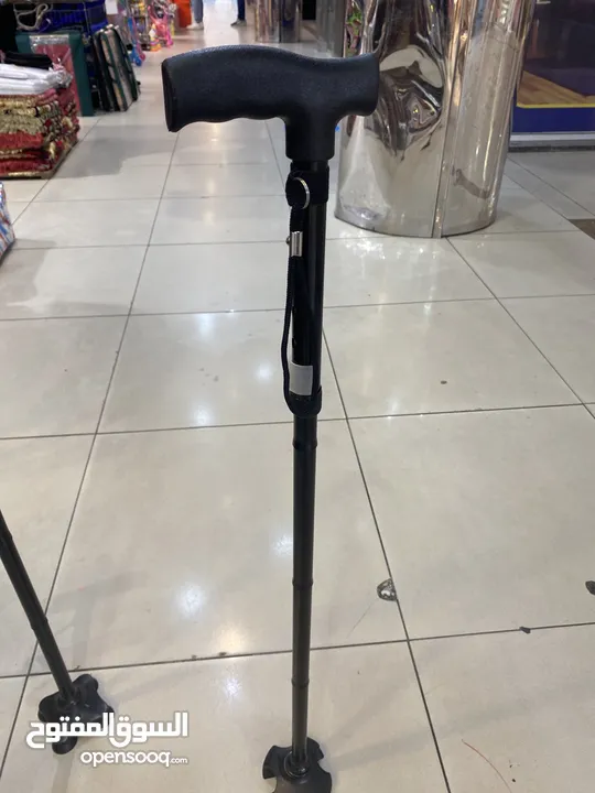 عكازة خشب متعددة الاشكال
