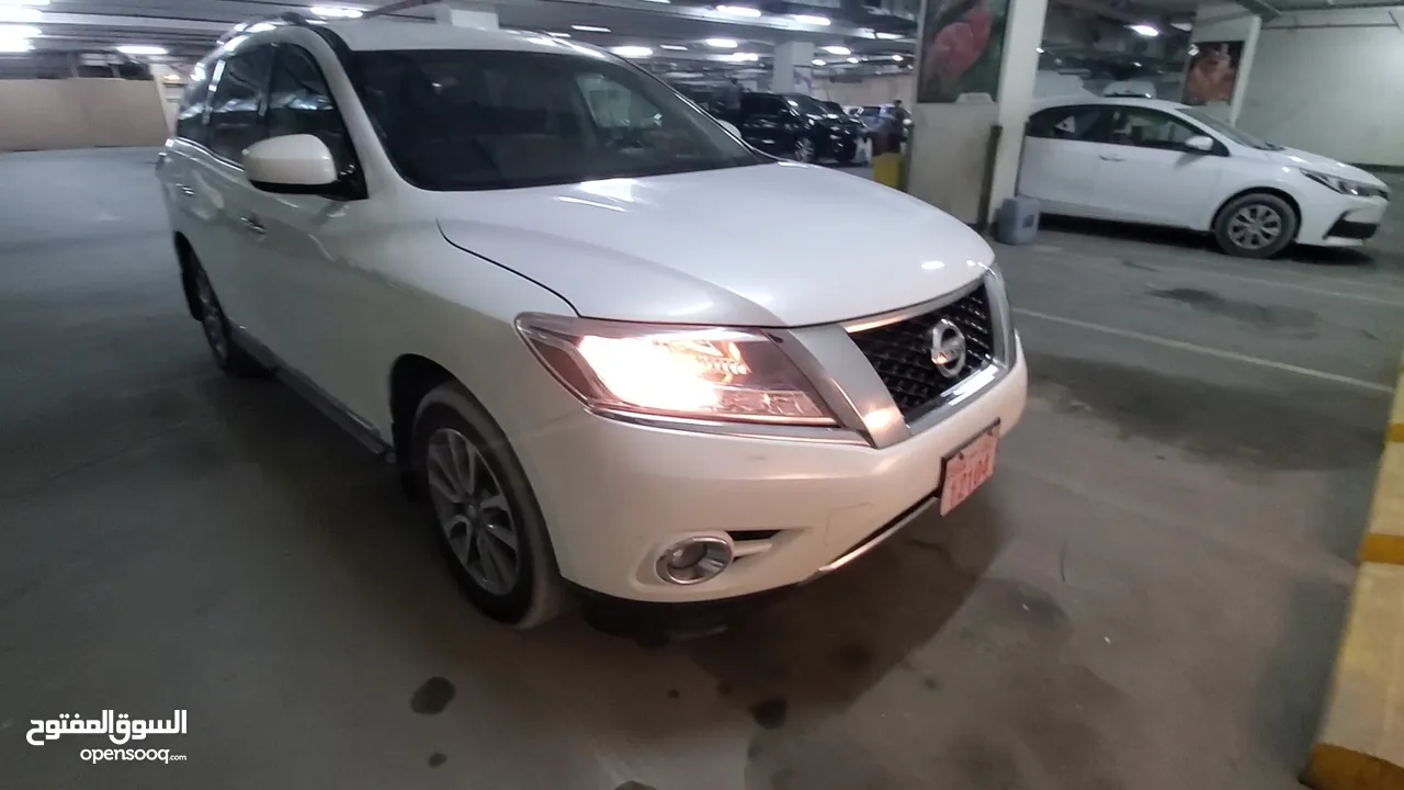 Spotless Nissan Pathfinder  SL