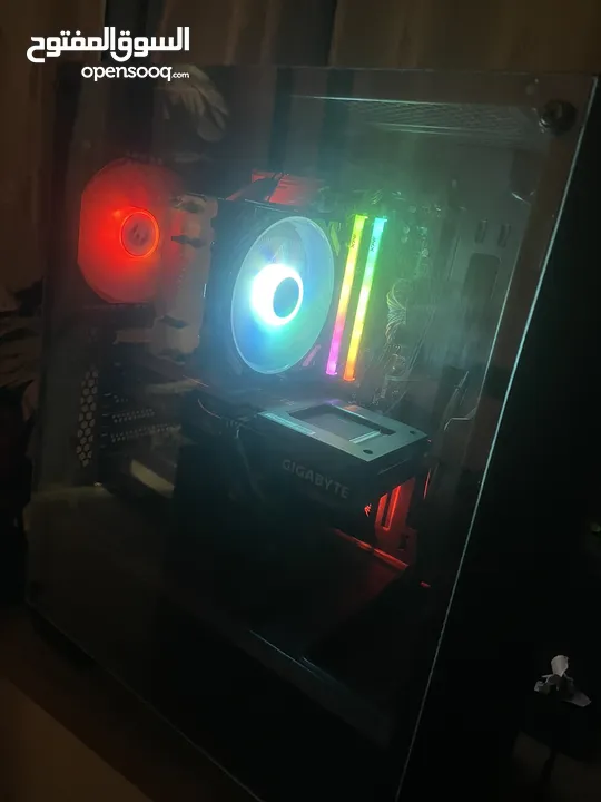 كمبيوتر مع شاشه للبيع الجهاز استخدام بسيط ومرتب