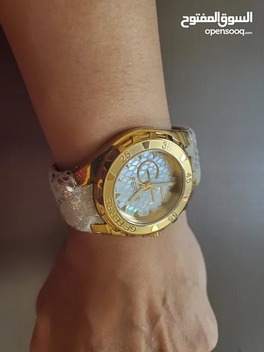 ساعة يد نسائية من جيانفرانكو فيري مطلية بالذهب ستانلس ستيل/ Gianfranco Ferre Mother of Pearl Gold-Pl