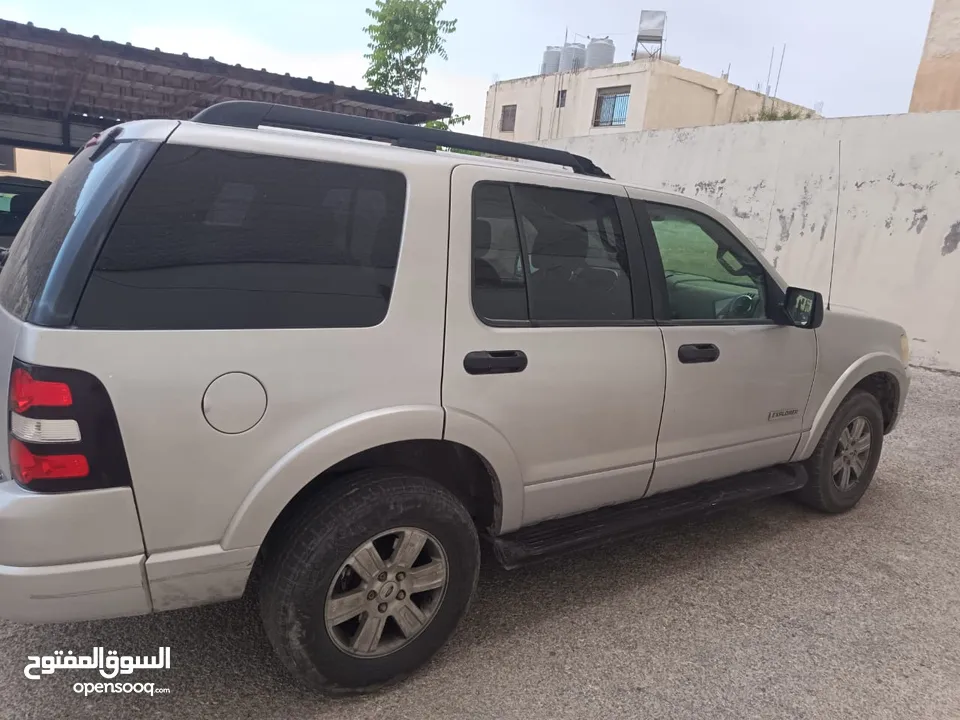 فورد اكسبلورر موديل 2006 للبيع و السعر قابل للتفاوض لون ذهبي
