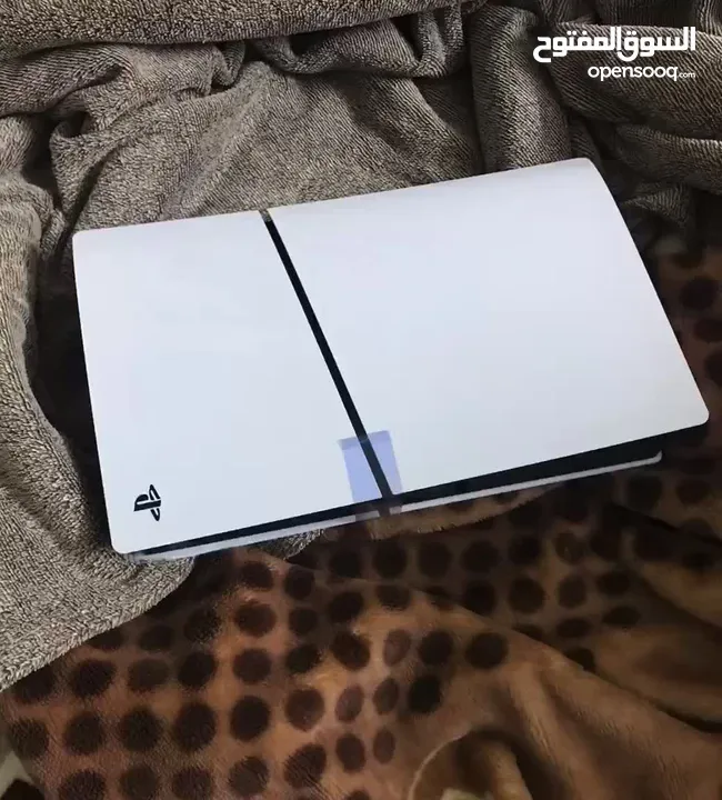 بلايستيشن فايف ديجيتال مع يد استعمال خفيف ( اقرا الوصف )