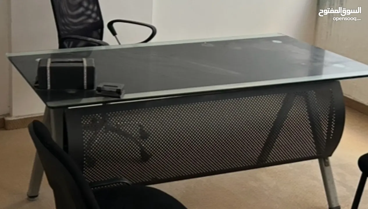 اثاث مكتب فاخر استعمال بسيط جدا - شبه جديد بسبب السفر