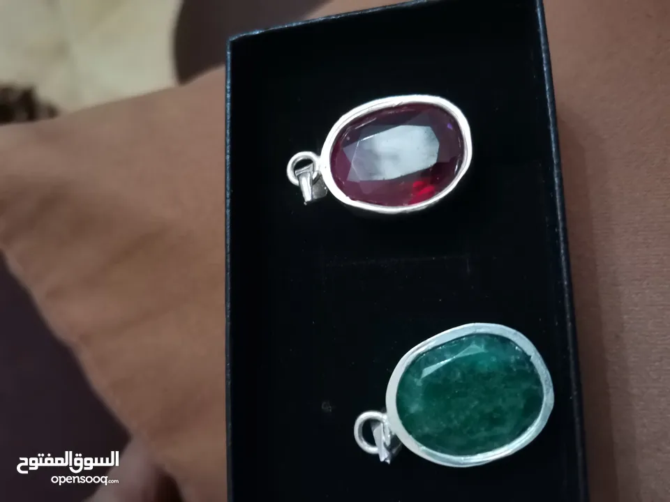 Emerelad زمرد اخضر طبيعي اصلي زامبيا سعر القيراط 100دولار.. طبيعي اصلي غير مسخن ولا معالج.  تحفه روع