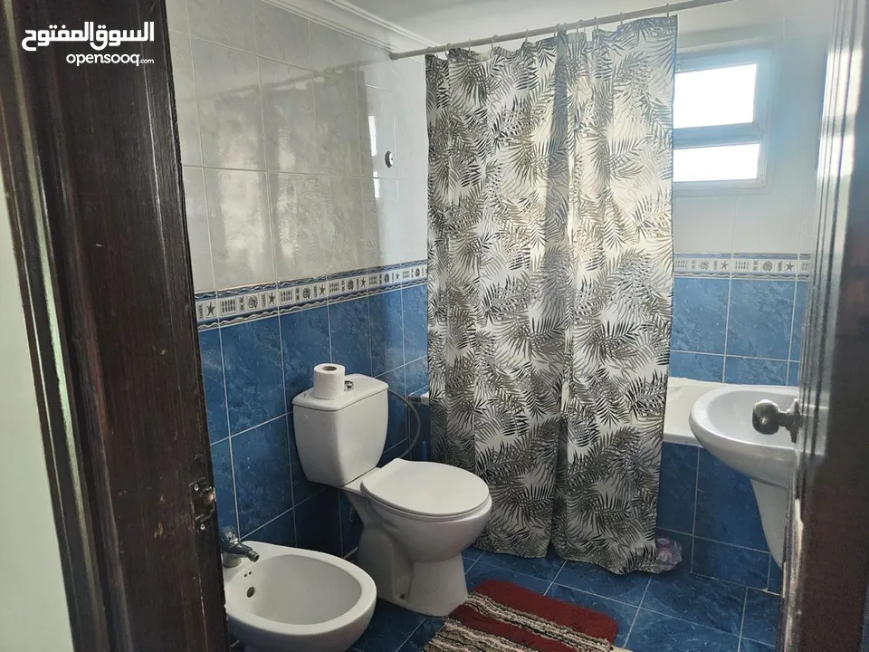 شقم مفروشة غرفتين نوم وصالون ومطبخ مجهز وحمامين ، عائلات فقط