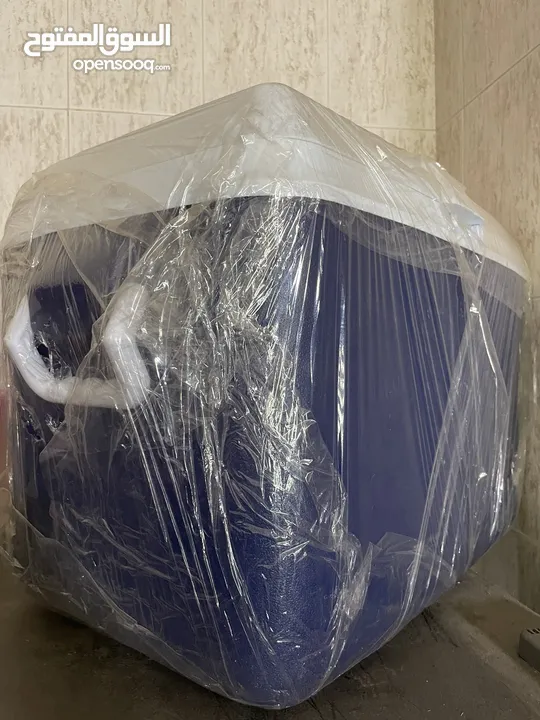 حافظة طعام RubberMaidومشروبات حجم 34 لتر شبه جديدة صناعة امريكي