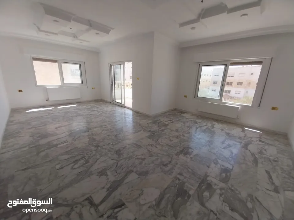 شقة غير مفروشة للإيجار ( Property 38740 ) سنوي فقط