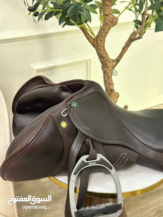 New prestige Rome saddles with stirrups