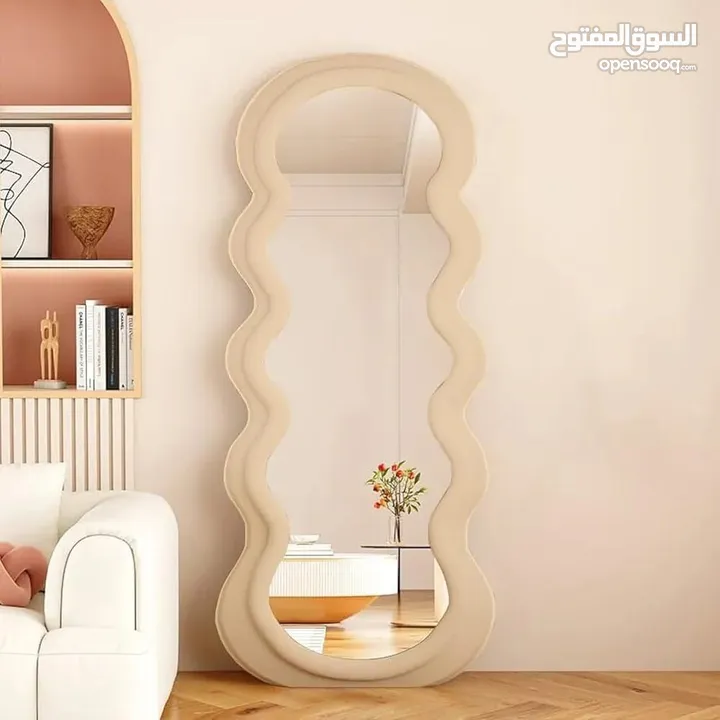 مرايا ستاند باطار مخملي فاخر تزيد فخامة المكان وتعكس جمالك من اول نظرة تضيف ديكور مميز للمكان