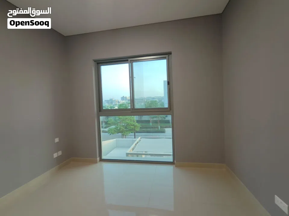 ثلاث غرف للبيع بأماره الشارقه بجانب ستي سنتر الزاهيه