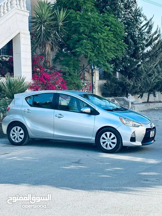 تويوتا بريوس سي Prius c 2012