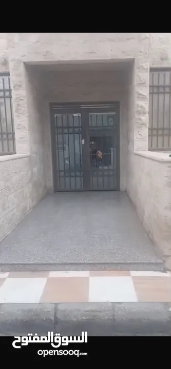 شقة استثمارية مؤجرة بقيمة 250 دينار شهرياً للبيع في صويلح بلقرب من دوار صويلح. من المالك مباشرة.