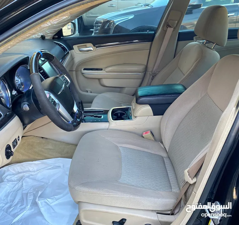 بحالة ممتازة كرايزلر C300 موديل 2013 مجدد من برا SRT8 ماكينة 8 سلندر هيمي  فحص محركات نظيفة مكيف