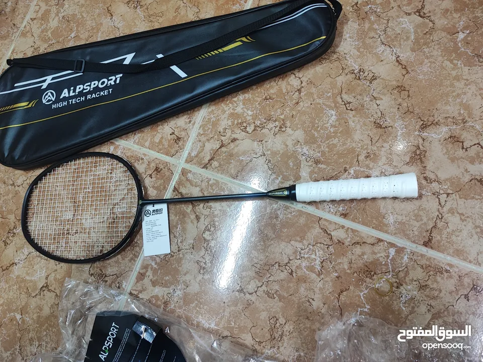 مضرب كرة الريشة الطائرة/ Flying badminton racket