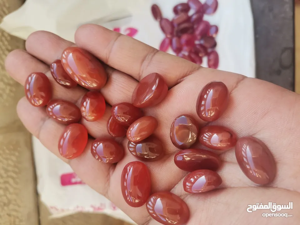 Emerelad زمرد اخضر طبيعي اصلي زامبيا سعر القيراط 100دولار.. طبيعي اصلي غير مسخن ولا معالج.  تحفه روع