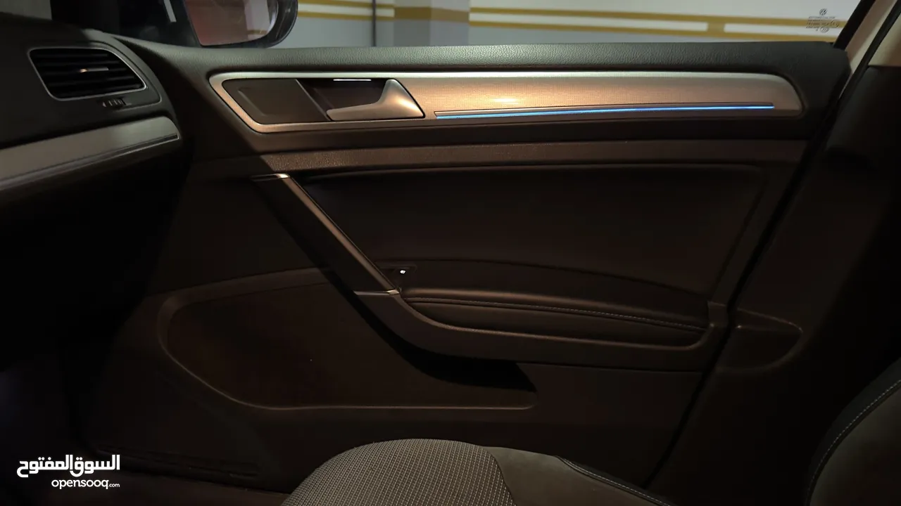 E GOLF 2019 50k km  اي جولف 2019 ممشى 50 الف كيلو فقط  السياره بحاله ممتازه و لا تحتاج شيئ