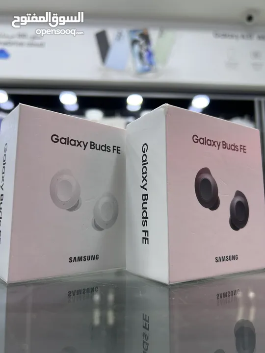 Samsung Buds FE ( NEW ) سماعات سامسونج الاصلية بودز اف اي جديدة مسكرة  متوفرة باللون الابيض و الاسود