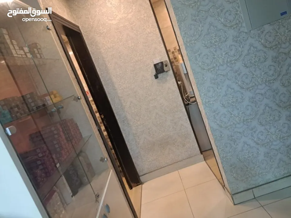 صالون نسائي من الدرجة الاولى للبيع