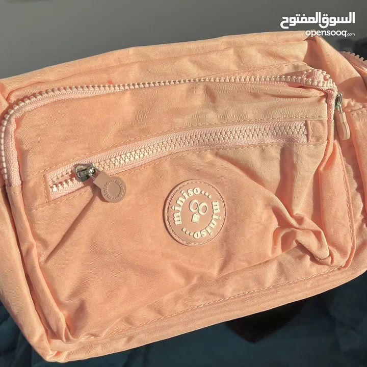 حقيبة Miniso أصلية لون زهري. للبنات والصبايا. مناسبة للاستخدام والطلعات اليومية