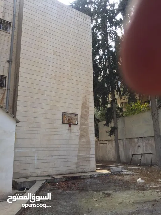 عمارة للبيع في منطقة حيوية في الشميساني، تصلح لعدة مشاريع استثمارية