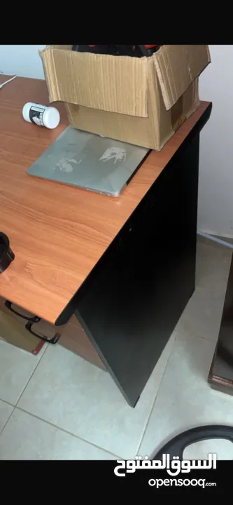 مكتب مستعمل بحالة ممتازة