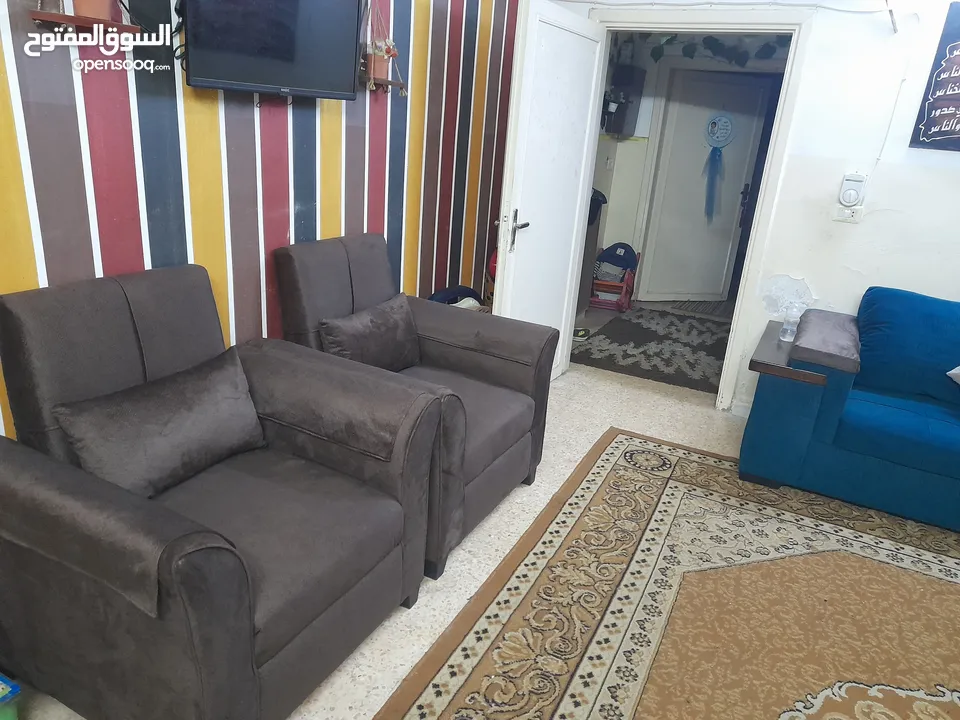طقم كنب 7مقاعد تفصيل خشب سويد للبيع مع سجادته ب 100دقابل لتفاوض بشي بسيط