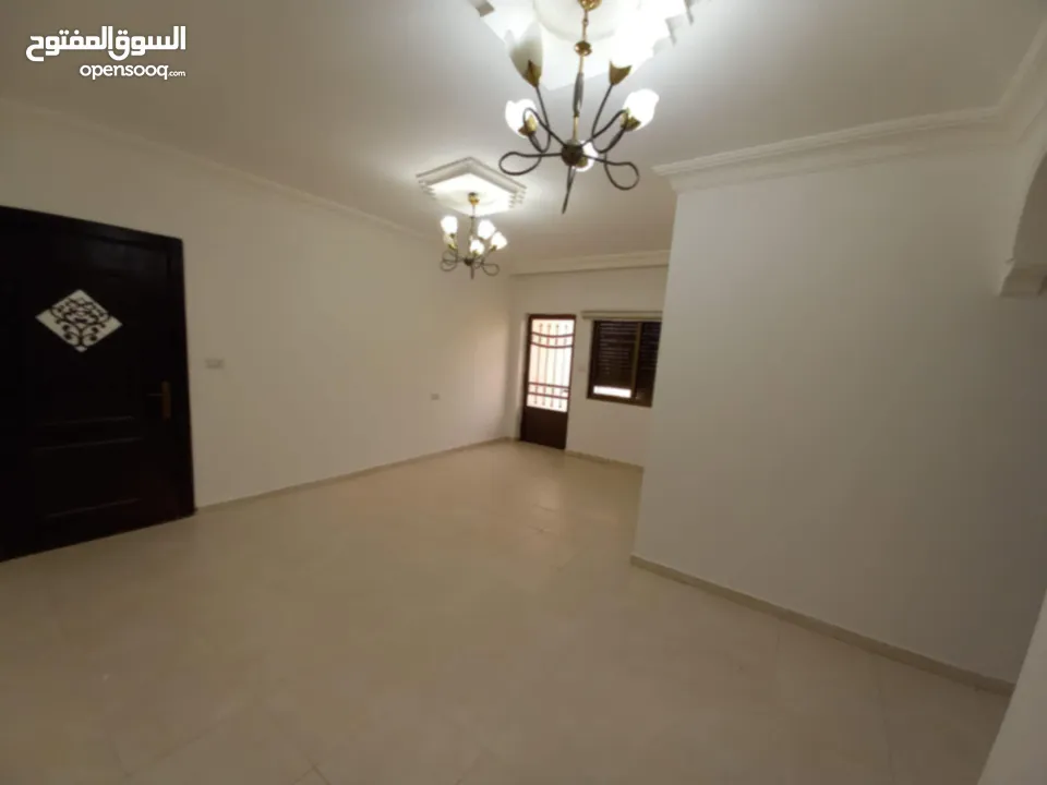 شقه للبيع مرج الحمام نزول ناعور قرب قاعة ميموريز والدفاع المدني منطقه هادئه مطلة